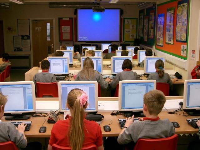 Компьютерные технологии английский. Компьютер на уроке. Современные технологии в образовании. Технология в школе. Компьютерные технологии в образовании.